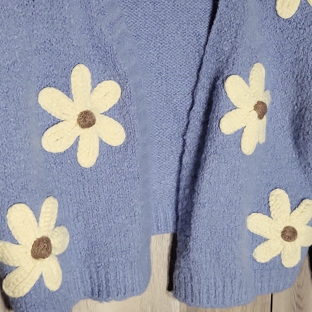 Threaded Leaf Womens Medium Knit Cardigan Crocheted Flower Oversized Cropped - Picture 6 of 9